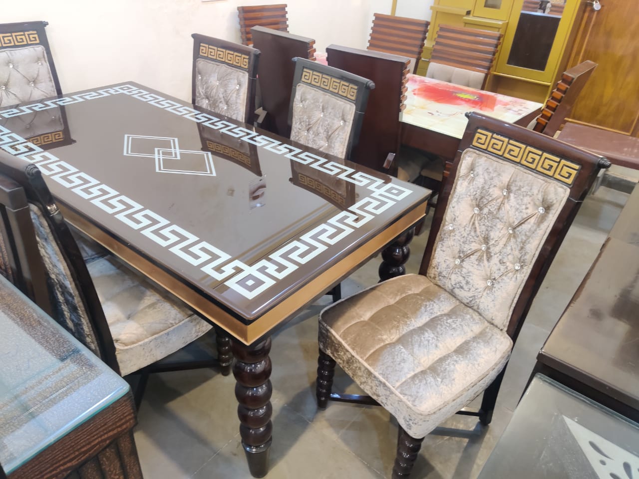 Solid wood Dining With 6 Chairs Saguwan