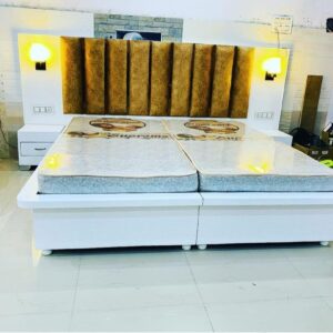 Upholstery Standing Line With White Polish In Heavy