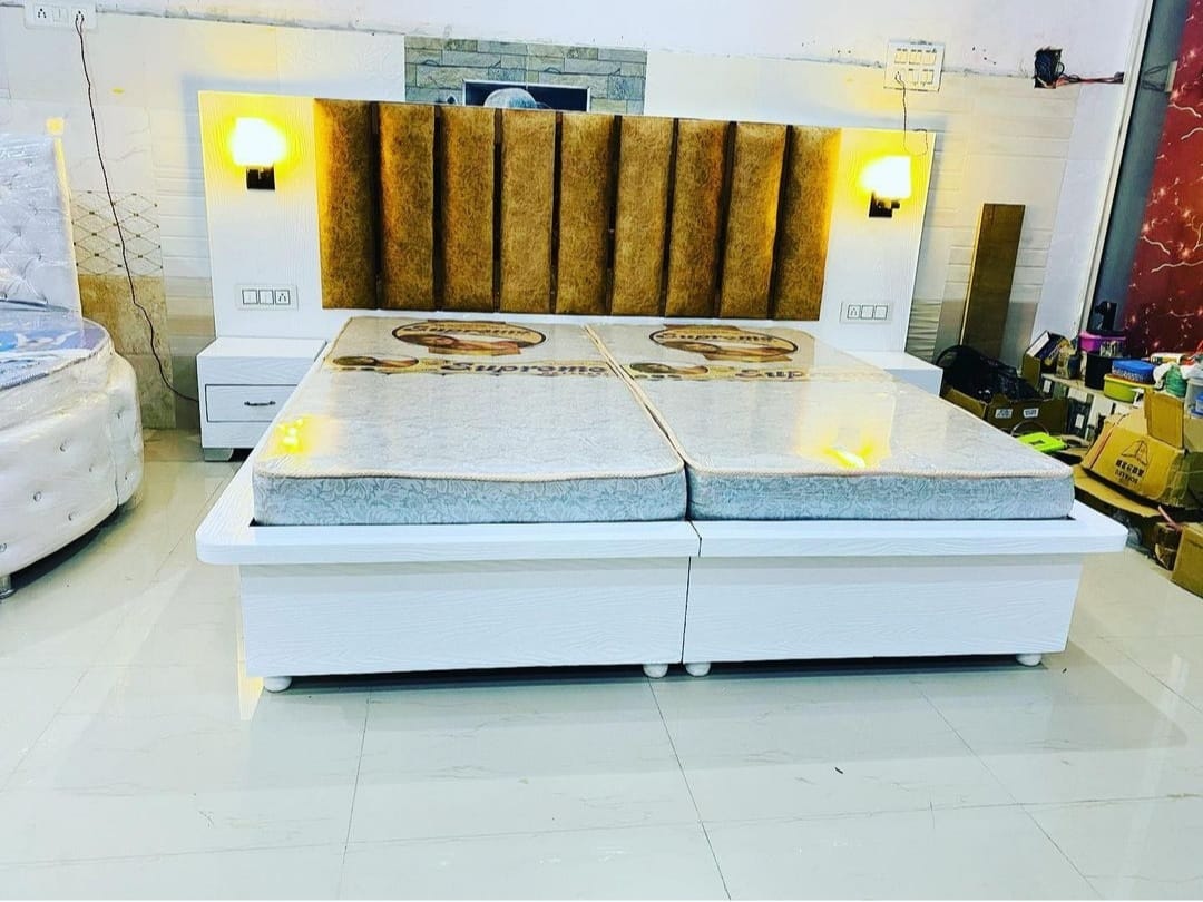 Upholstery Standing Line With White Polish In Heavy